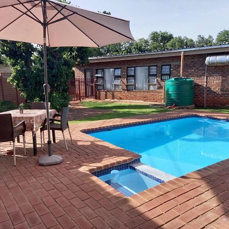 White Rose Guest House Vanderbijlpark Luaran gambar