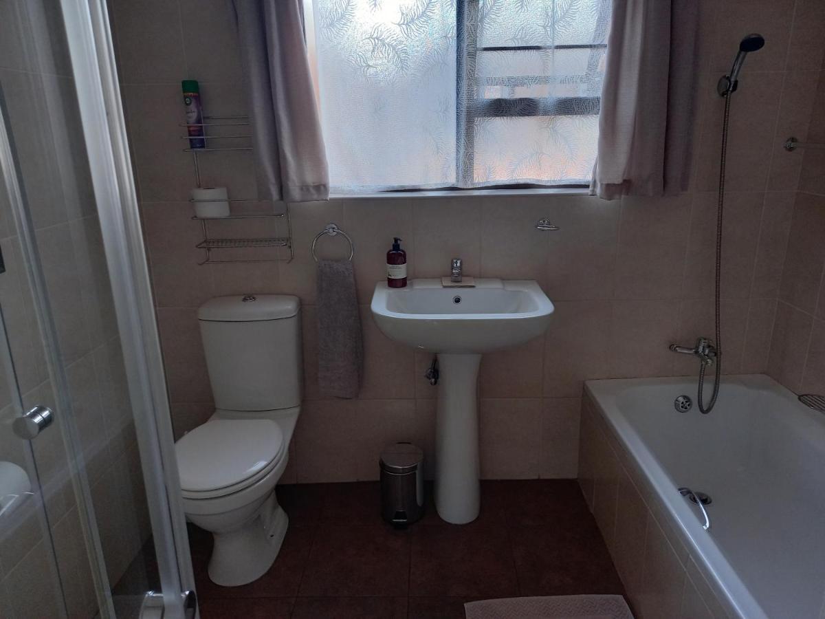 White Rose Guest House Vanderbijlpark Luaran gambar