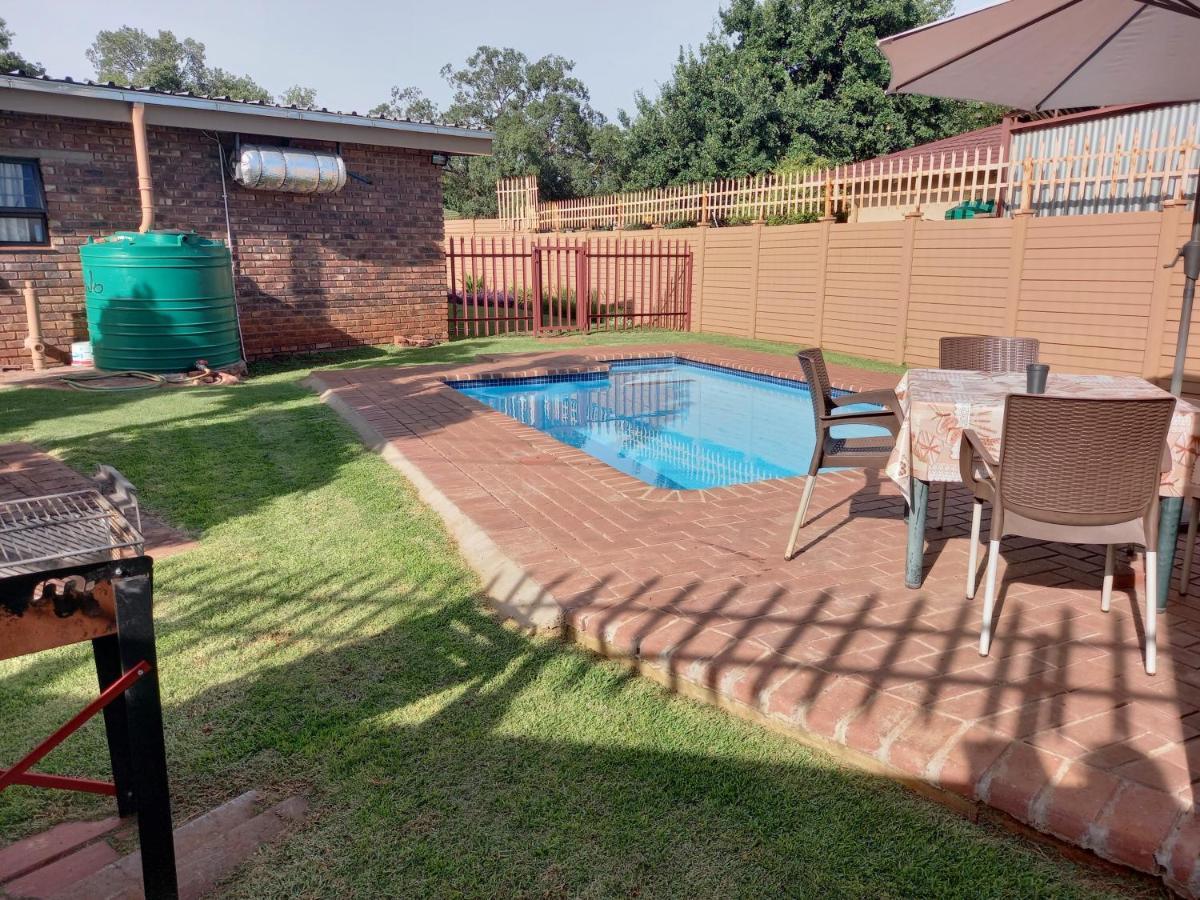 White Rose Guest House Vanderbijlpark Luaran gambar