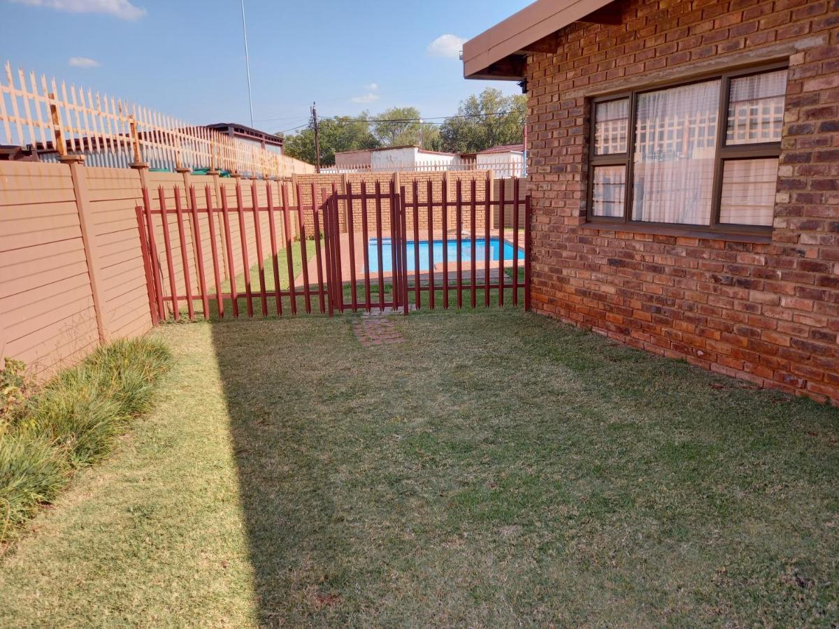 White Rose Guest House Vanderbijlpark Luaran gambar
