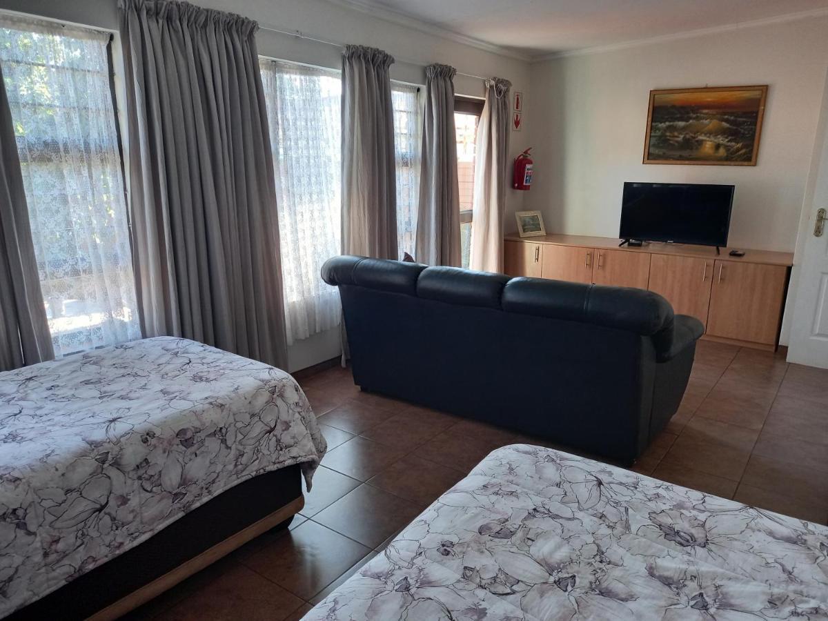 White Rose Guest House Vanderbijlpark Bilik gambar