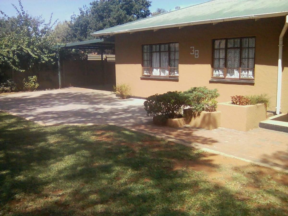White Rose Guest House Vanderbijlpark Luaran gambar